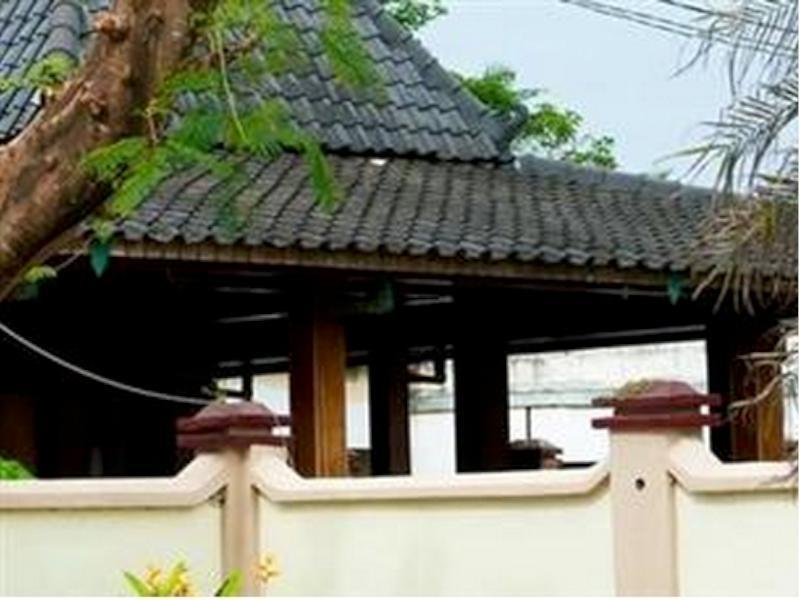 Queen Star Hotel Ngingas Exterior photo